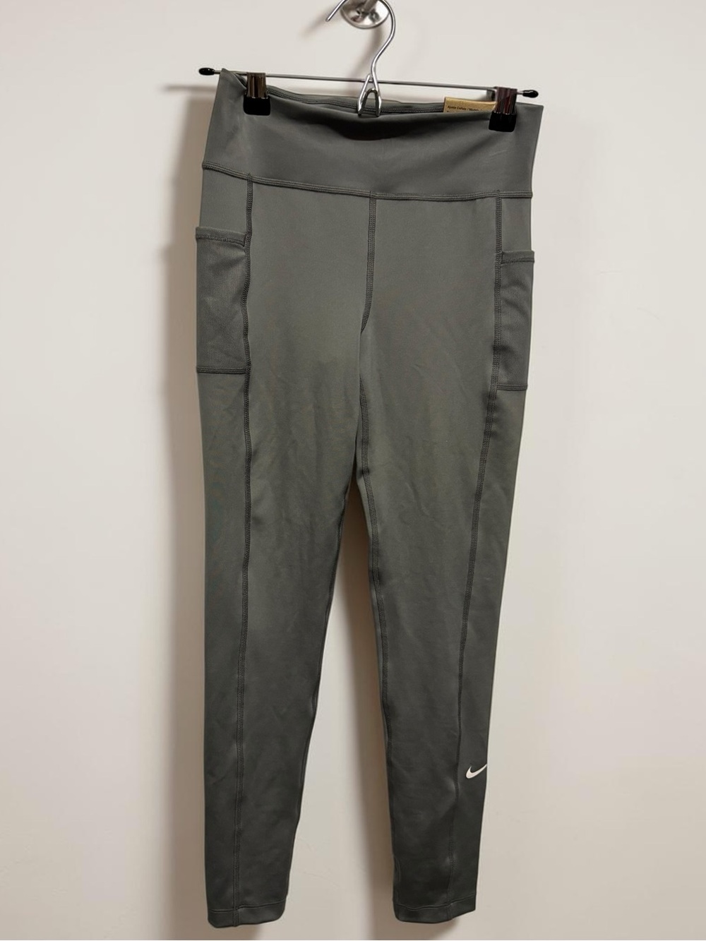 NWT Nike Youth Dri-FIT Training Pants – Gray, Size M